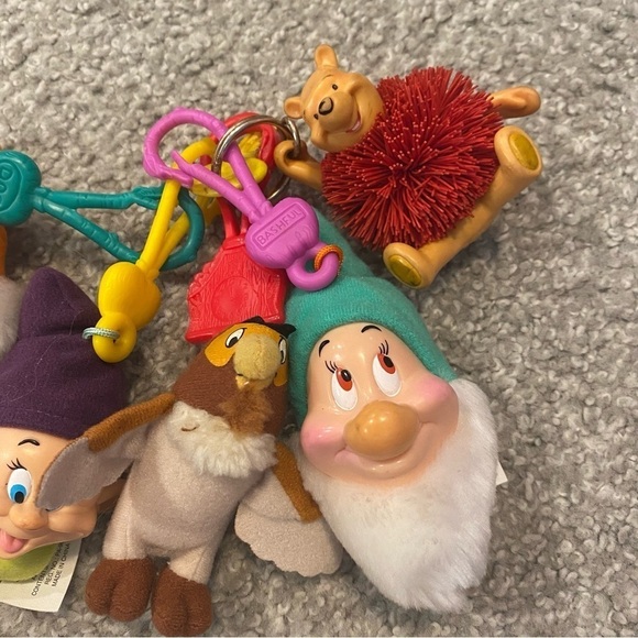 Vintage Snow White Seven Dwarfs Winnie the Pooh Owl 90s Keychain Bundle Lot - Picture 4 of 5
